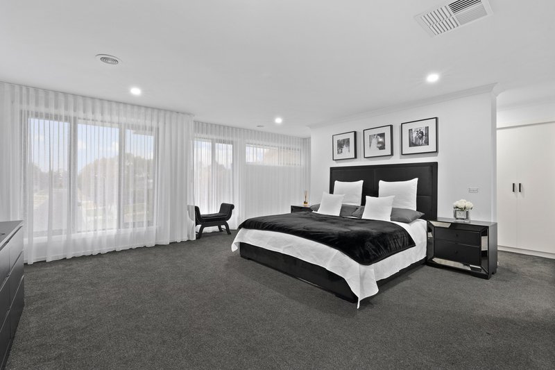 Photo - 7 Crowe Avenue, Cranbourne West VIC 3977 - Image 11