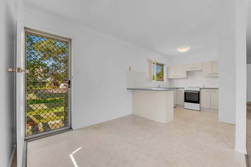 Photo - 7 Crown Street, Alexandra Hills QLD 4161 - Image 2