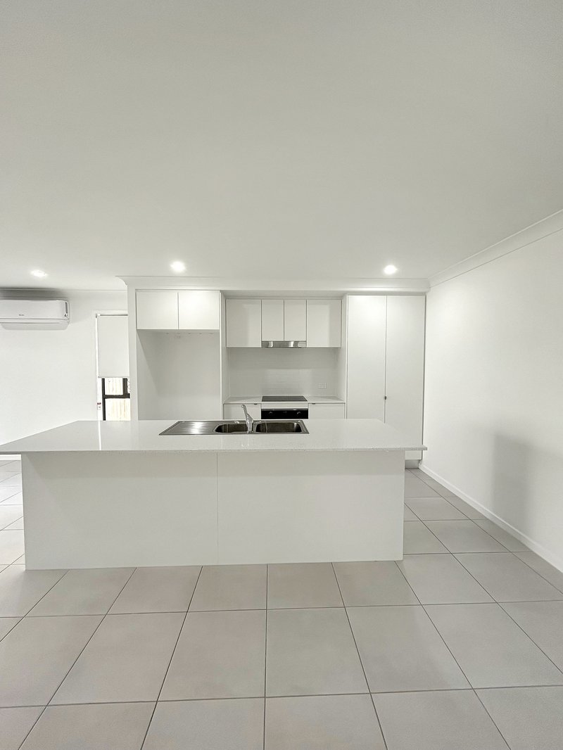 Photo - 7 Culgoa Crest, Redbank Plains QLD 4301 - Image 2