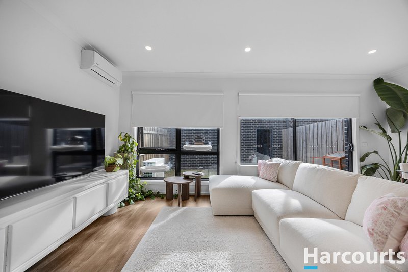 Photo - 7 Cultura Walk, Cranbourne West VIC 3977 - Image 2
