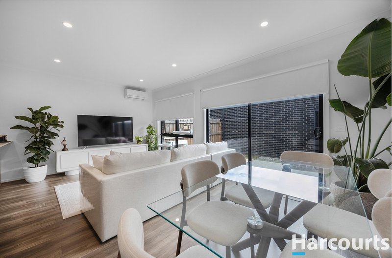 Photo - 7 Cultura Walk, Cranbourne West VIC 3977 - Image 4
