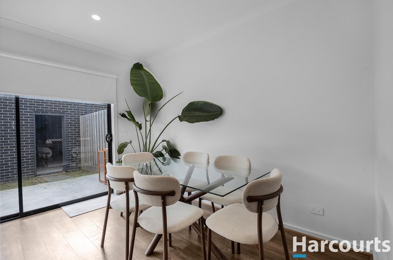 Photo - 7 Cultura Walk, Cranbourne West VIC 3977 - Image 6