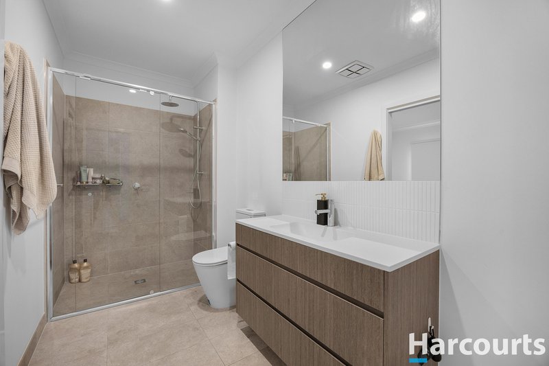 Photo - 7 Cultura Walk, Cranbourne West VIC 3977 - Image 11