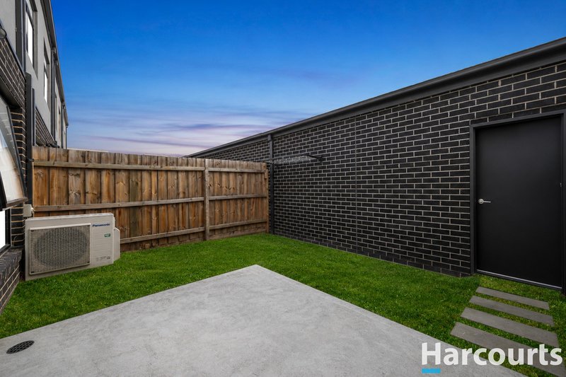 Photo - 7 Cultura Walk, Cranbourne West VIC 3977 - Image 18