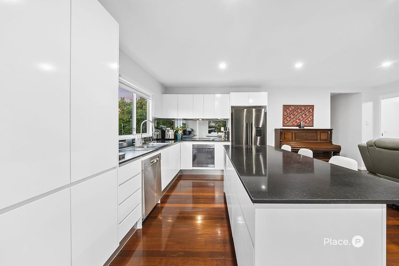 Photo - 7 Culworth Street, Chermside West QLD 4032 - Image 4