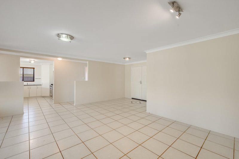 Photo - 7 Currawong Drive, Highfields QLD 4352 - Image 3