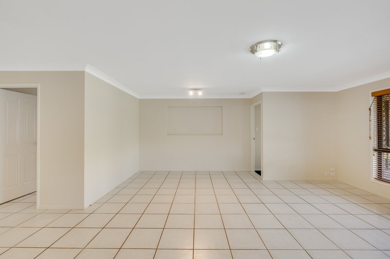 Photo - 7 Currawong Drive, Highfields QLD 4352 - Image 4