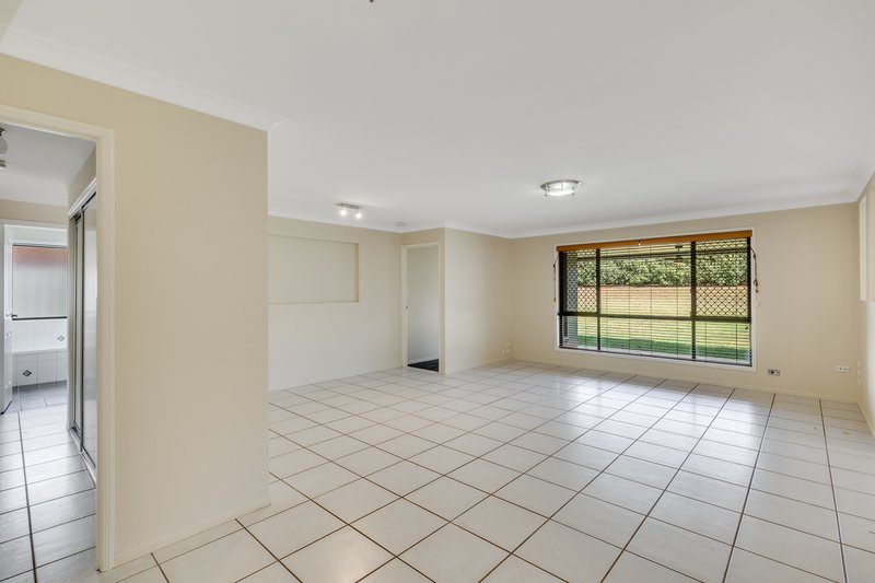 Photo - 7 Currawong Drive, Highfields QLD 4352 - Image 5