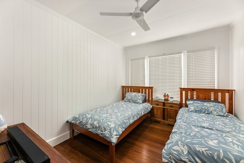 Photo - 7 Curwen Terrace, Chermside QLD 4032 - Image 11