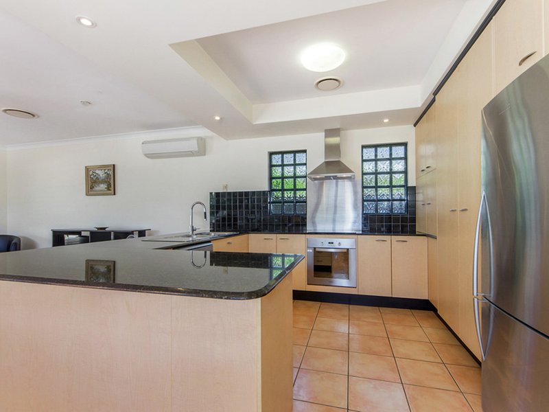 Photo - 7 Dallow Crescent, Helensvale QLD 4212 - Image 3