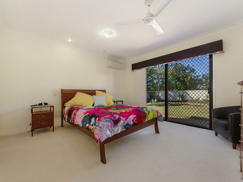 Photo - 7 Dallow Crescent, Helensvale QLD 4212 - Image 8