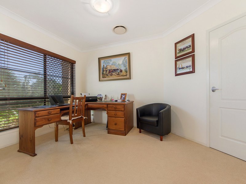 Photo - 7 Dallow Crescent, Helensvale QLD 4212 - Image 13