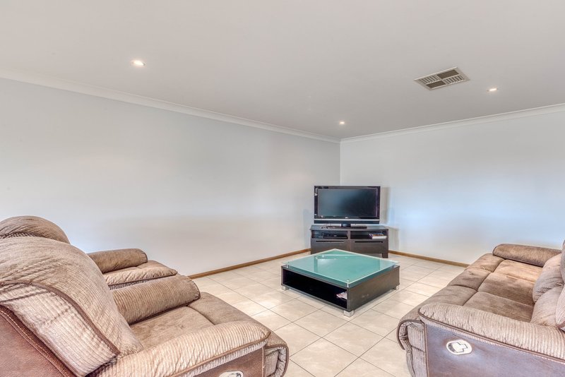 Photo - 7 Danthonia Street, Mount Annan NSW 2567 - Image 8