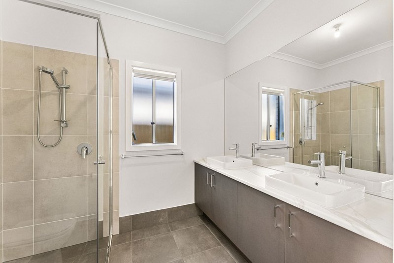 Photo - 7 Darrau Avenue, Yarrabilba QLD 4207 - Image 6