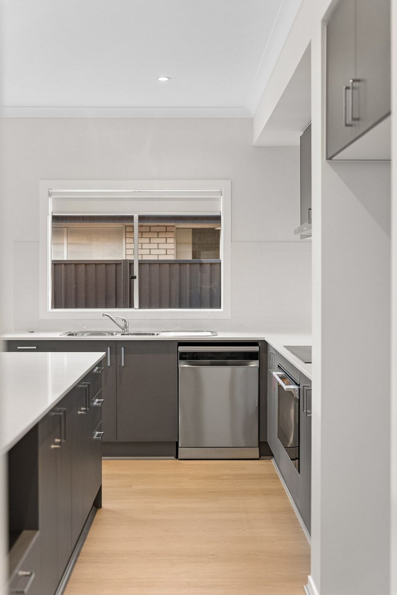 Photo - 7 Darrau Avenue, Yarrabilba QLD 4207 - Image 9