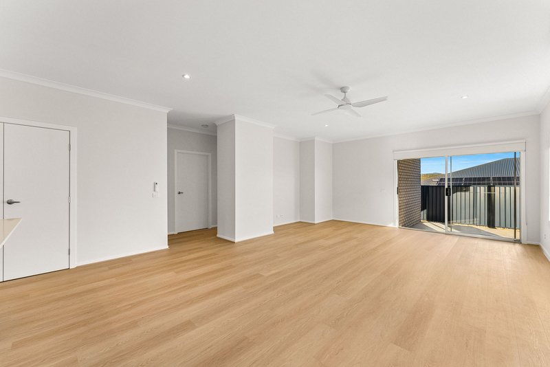 Photo - 7 Darrau Avenue, Yarrabilba QLD 4207 - Image 17
