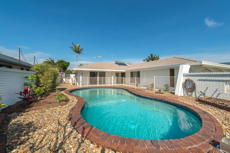 7 Daru Avenue, Runaway Bay QLD 4216