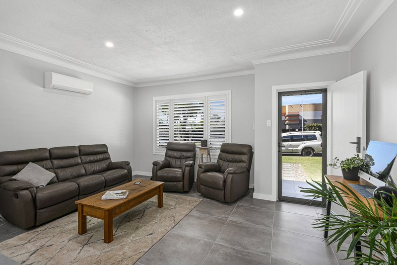 Photo - 7 David Avenue, Oak Flats NSW 2529 - Image 4