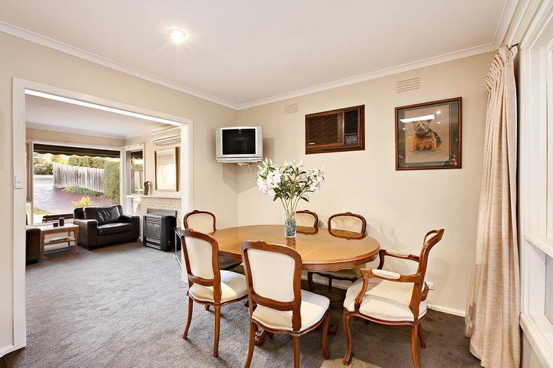 Photo - 7 Davor Court, Burwood East VIC 3151 - Image 3