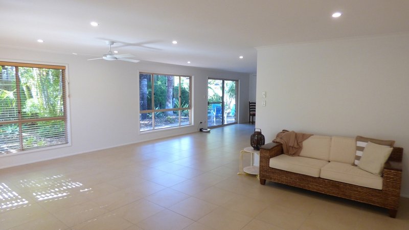 Photo - 7 Dayspring Street, Sunrise Beach QLD 4567 - Image 3