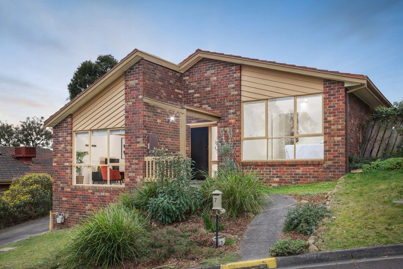 Photo - 7 Debson Close, Boronia VIC 3155 - Image 2