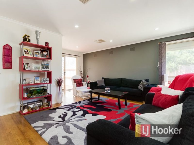 Photo - 7 Delacombe Drive, Hampton Park VIC 3976 - Image 4