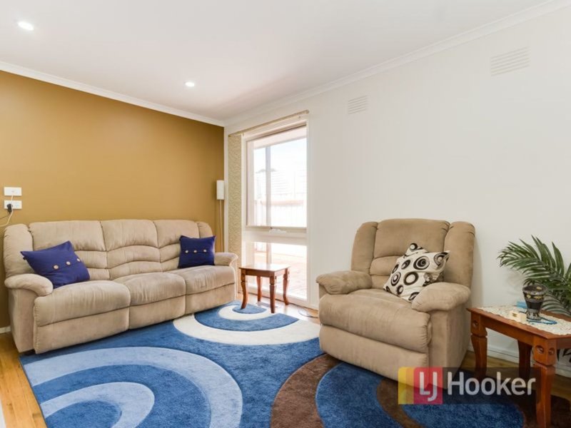 Photo - 7 Delacombe Drive, Hampton Park VIC 3976 - Image 5