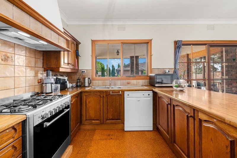 Photo - 7 Delacombe Drive, Vermont South VIC 3133 - Image 4