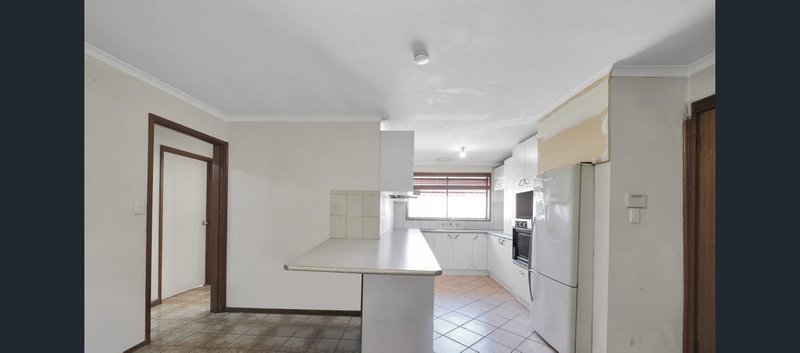 Photo - 7 Denton Avenue, St Albans VIC 3021 - Image 3