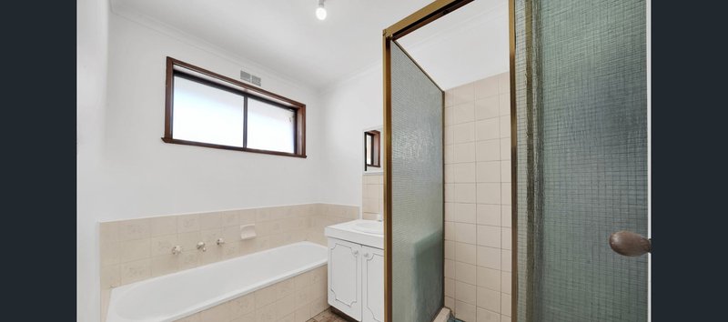 Photo - 7 Denton Avenue, St Albans VIC 3021 - Image 4