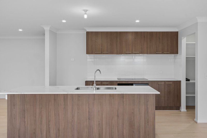 Photo - 7 Deshon Close, Yarrabilba QLD 4207 - Image 2