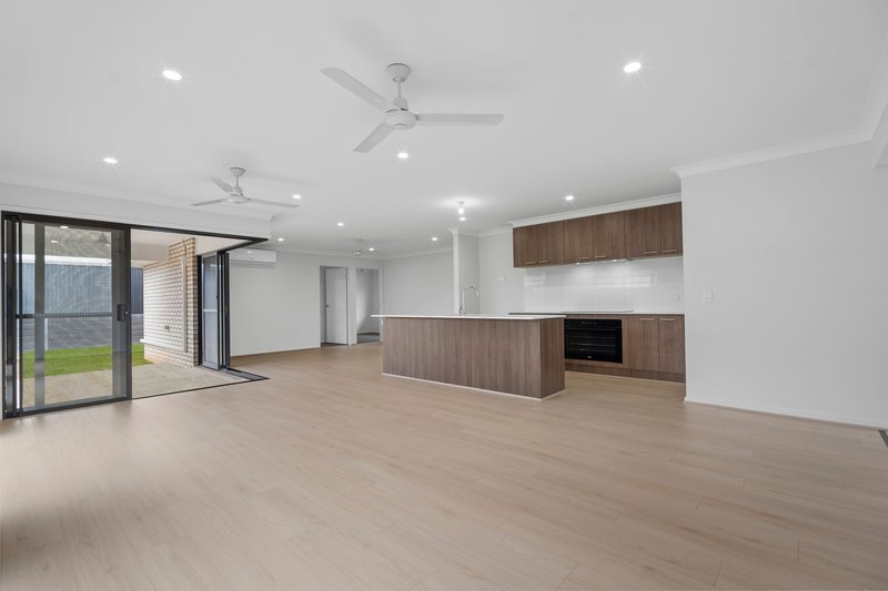 Photo - 7 Deshon Close, Yarrabilba QLD 4207 - Image 4