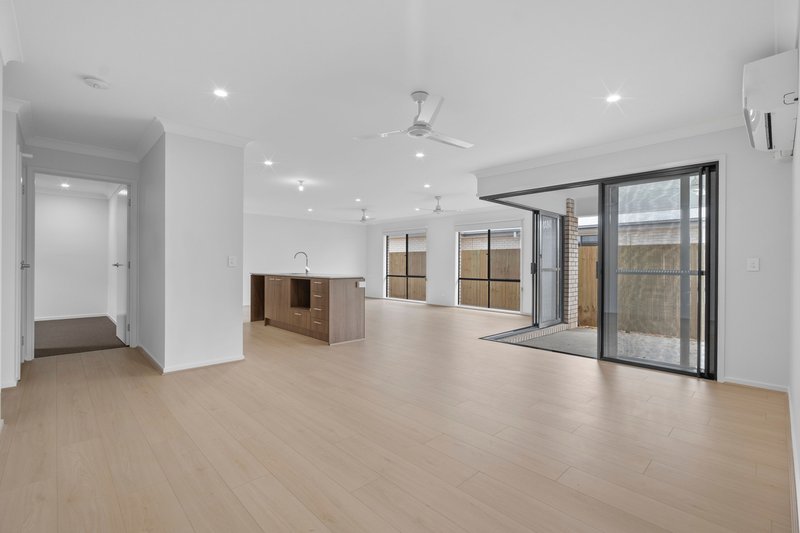 Photo - 7 Deshon Close, Yarrabilba QLD 4207 - Image 5