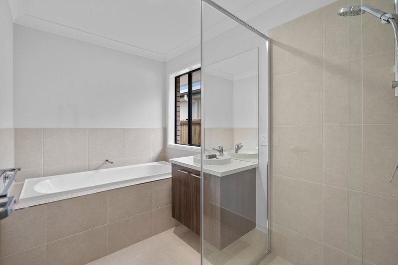 Photo - 7 Deshon Close, Yarrabilba QLD 4207 - Image 12