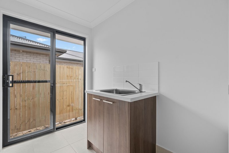 Photo - 7 Deshon Close, Yarrabilba QLD 4207 - Image 13