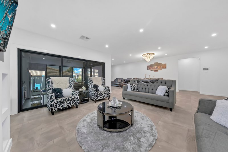 Photo - 7 Distinction Avenue, Craigieburn VIC 3064 - Image 9