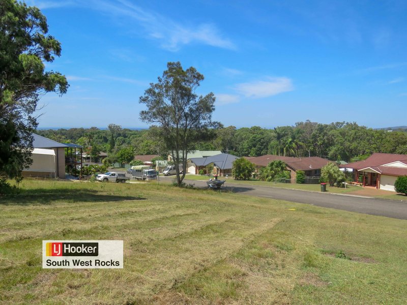 Photo - 7 Dolphin Crescent, South West Rocks NSW 2431 - Image 7