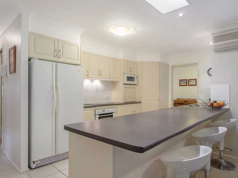 Photo - 7 Dongara Close, Elanora QLD 4221 - Image 6