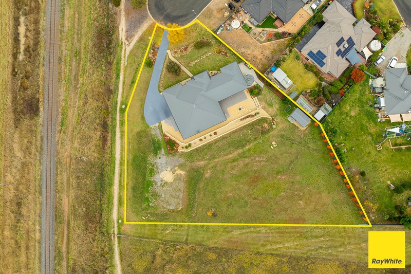 Photo - 7 Donoghoe Place, Bungendore NSW 2621 - Image 2