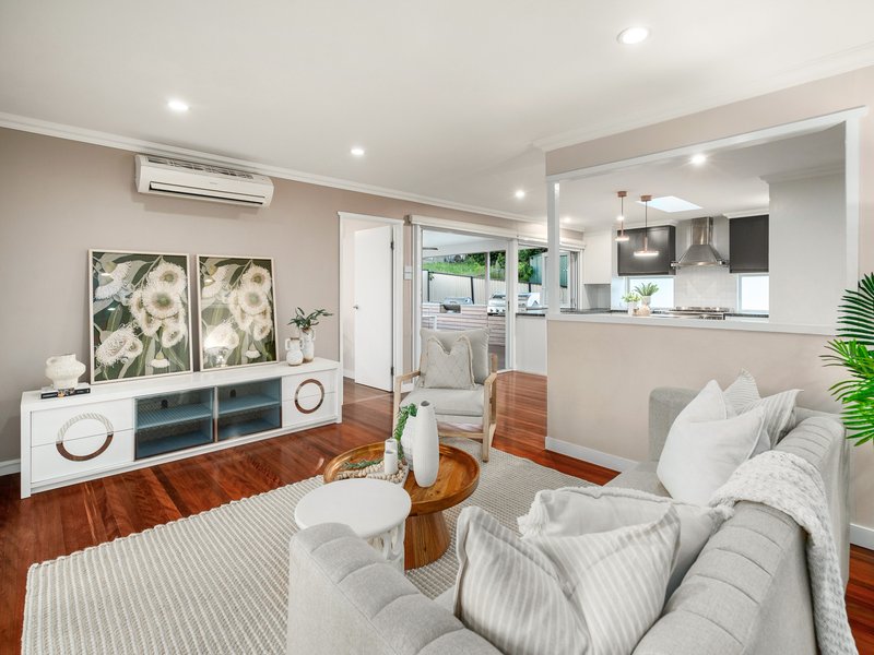 Photo - 7 Dowrie Street, Upper Mount Gravatt QLD 4122 - Image 4