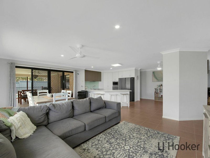 Photo - 7 Driftwood Street, Tannum Sands QLD 4680 - Image 3