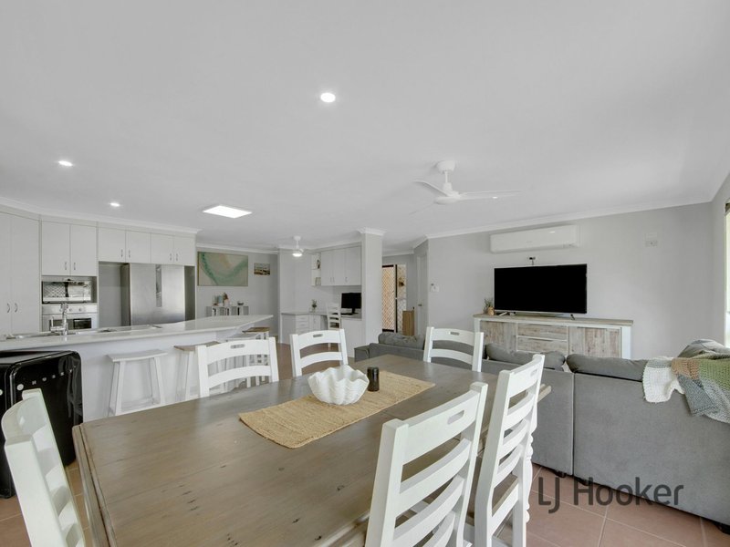 Photo - 7 Driftwood Street, Tannum Sands QLD 4680 - Image 4