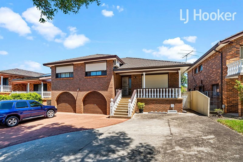 7 Drummoyne Cr , St Johns Park NSW 2176