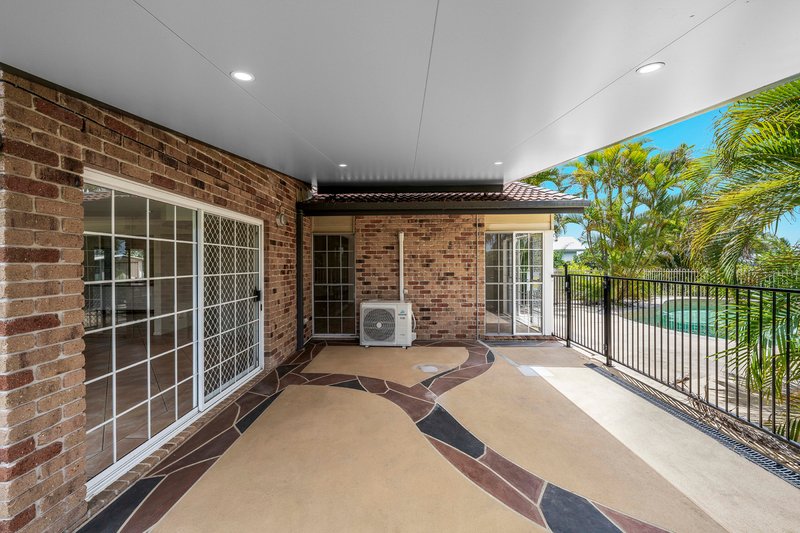 Photo - 7 Duart Court, Carindale QLD 4152 - Image 6