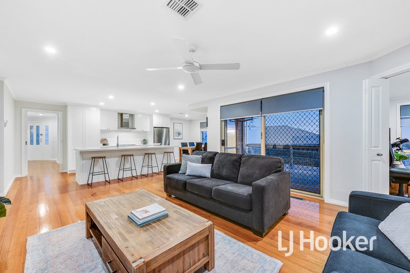 Photo - 7 Dudley Mews, Pakenham VIC 3810 - Image 4