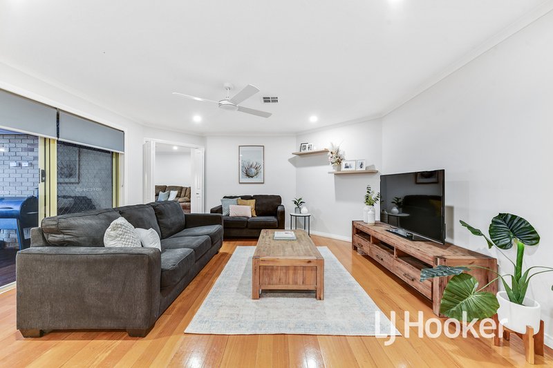 Photo - 7 Dudley Mews, Pakenham VIC 3810 - Image 6