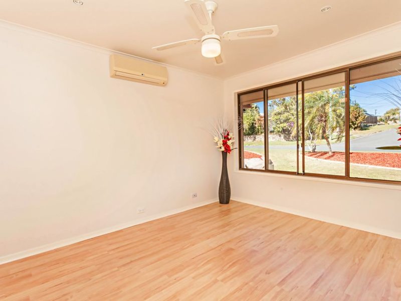 Photo - 7 Dunblane Drive, Boronia Heights QLD 4124 - Image 3