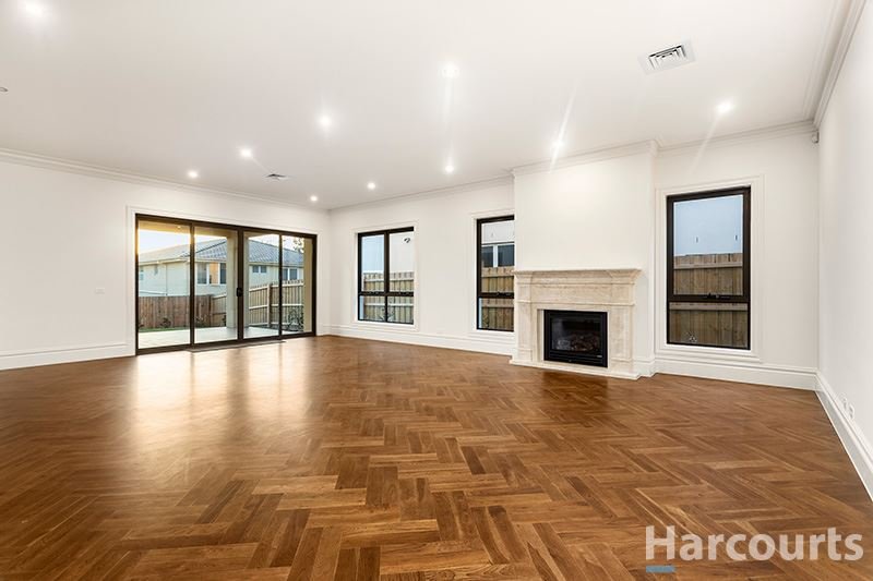 Photo - 7 Dunscombe Avenue, Glen Waverley VIC 3150 - Image 2