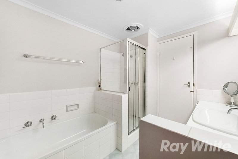 Photo - 7 Dunsmuir Drive, Mount Waverley VIC 3149 - Image 8