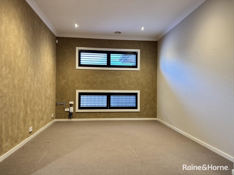 Photo - 7 Eagles Nest Way, Point Cook VIC 3030 - Image 4